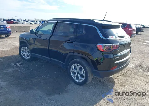 2025 Jeep Compass Latitude 4X4 z USA, uszkodzony, nr VIN 3C4NJDBN5ST575834